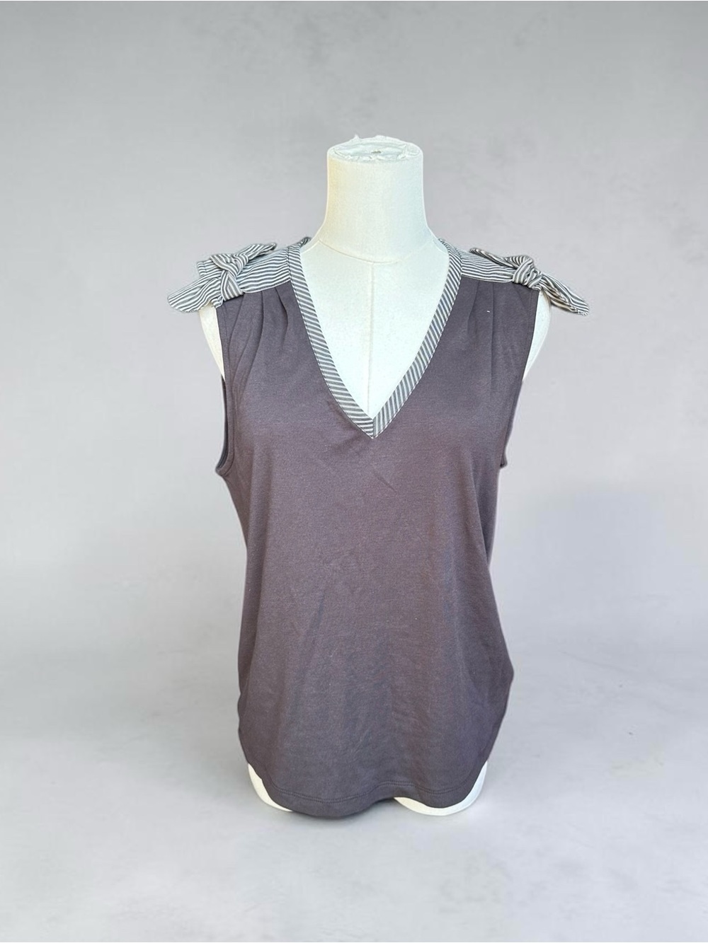 Sleeveless V-Neck Bow Shoulder Tank Top - Gray